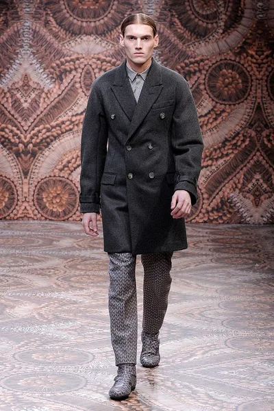 Look 19